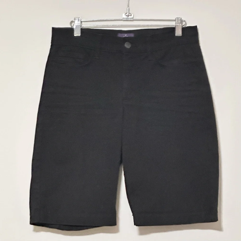 NYDJ Black Women's Bermuda Stretch Black Shorts Casual Travel‎ Inseam 10.5” Sz 2